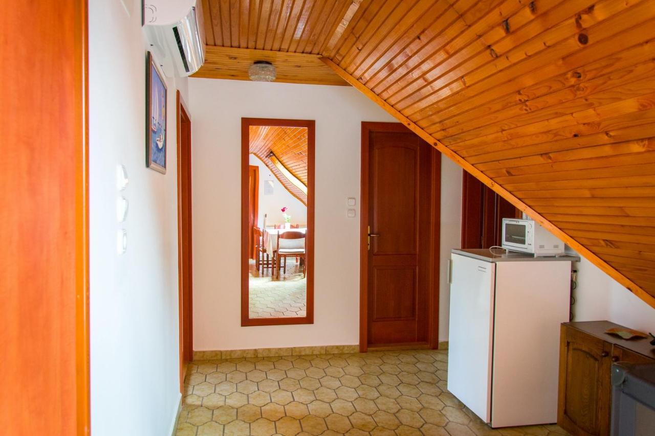 Huszár vendégház Orvenyes Esterno foto