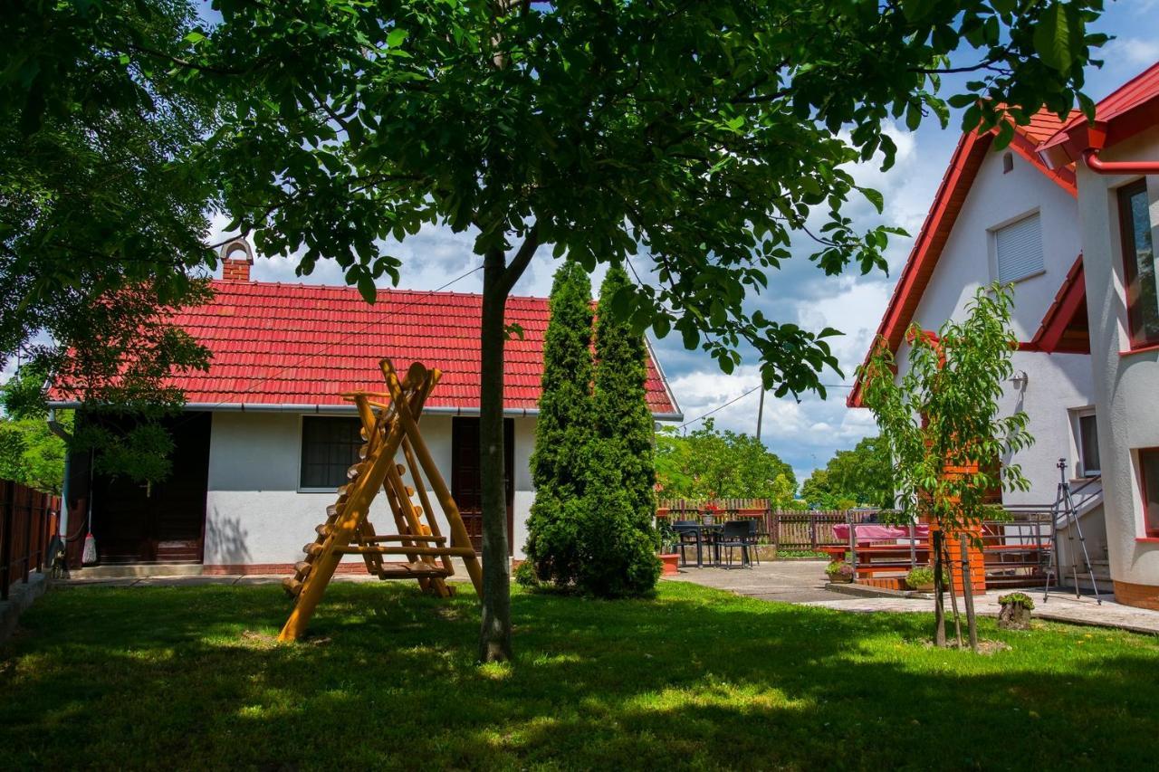 Huszár vendégház Orvenyes Esterno foto